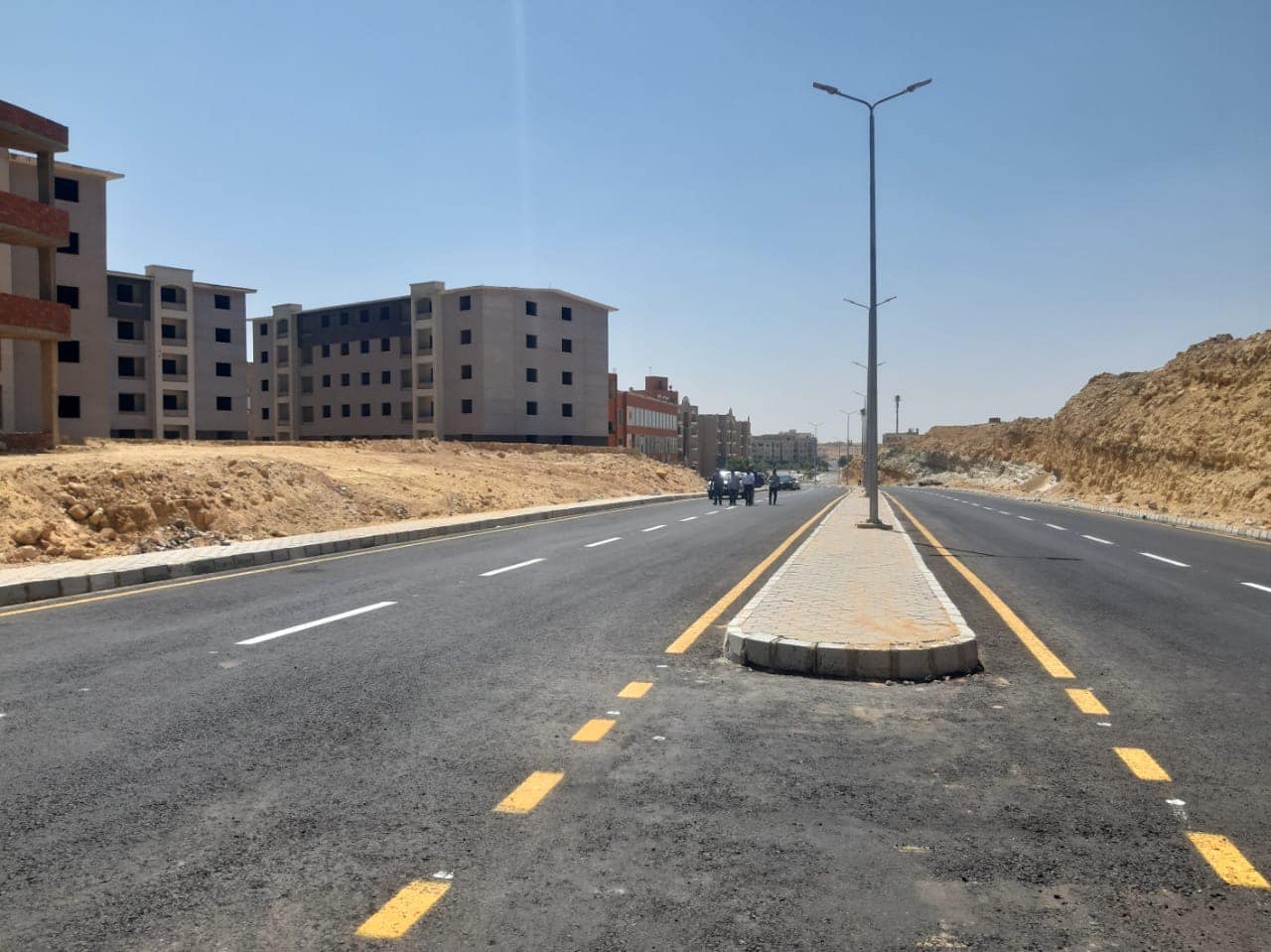 الانتهاء من تنفيذ أحدث مشروعات الطرق وبدء تنفيذ محور جديد بمدينة الشروق